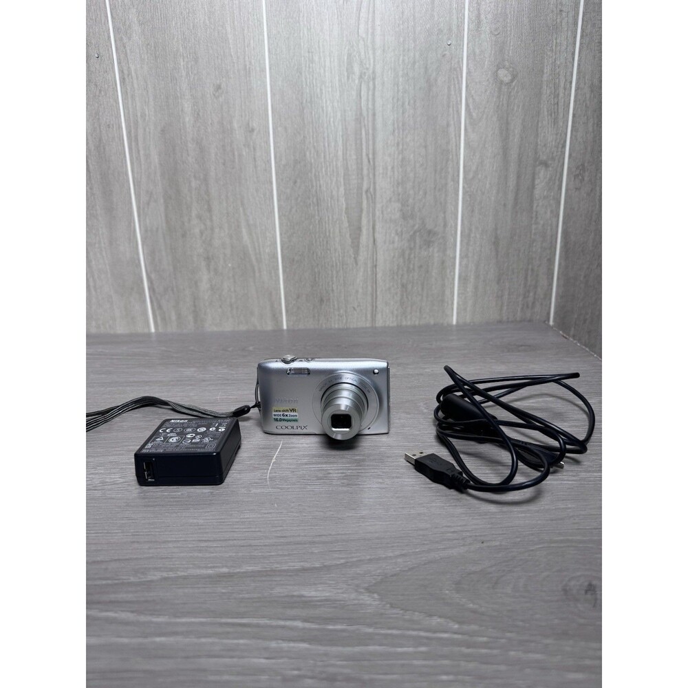 Nikon CoolPix S3300 16MP Digital Camera Silver 6x Zoom Charger Battery Tested